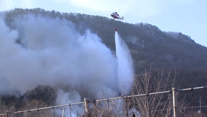 Seoul fires: Helicopters drop water on burning village as hundreds flee