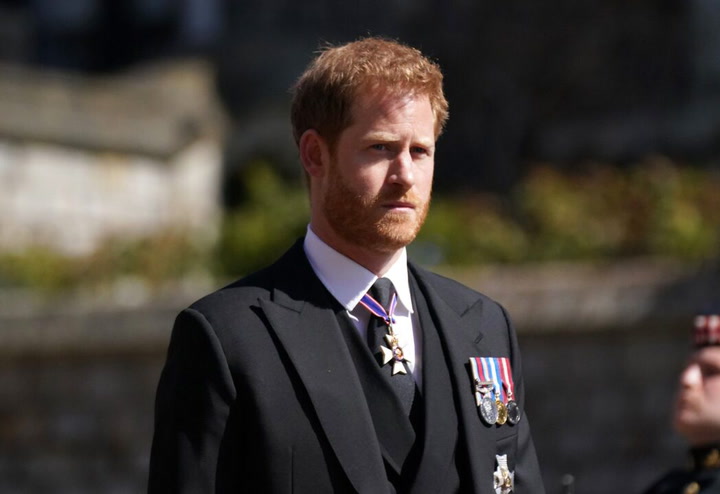 Prince Harry Is "Hustling" to Change Parts of His Memoir After Queen  Elizabeth's Death