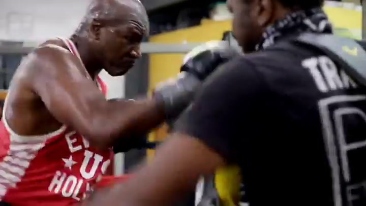 Holyfield no quiere ser menos que Tyson: Brutal entrenamiento con 57 años