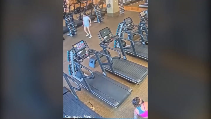 Mortified woman moons gym-goers when her yoga pants get sucked off by ...