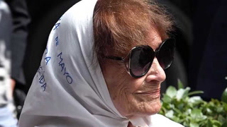 Italia: en Roma inauguraron una placa homenaje a las Madres y Abuelas de Plaza de Mayo