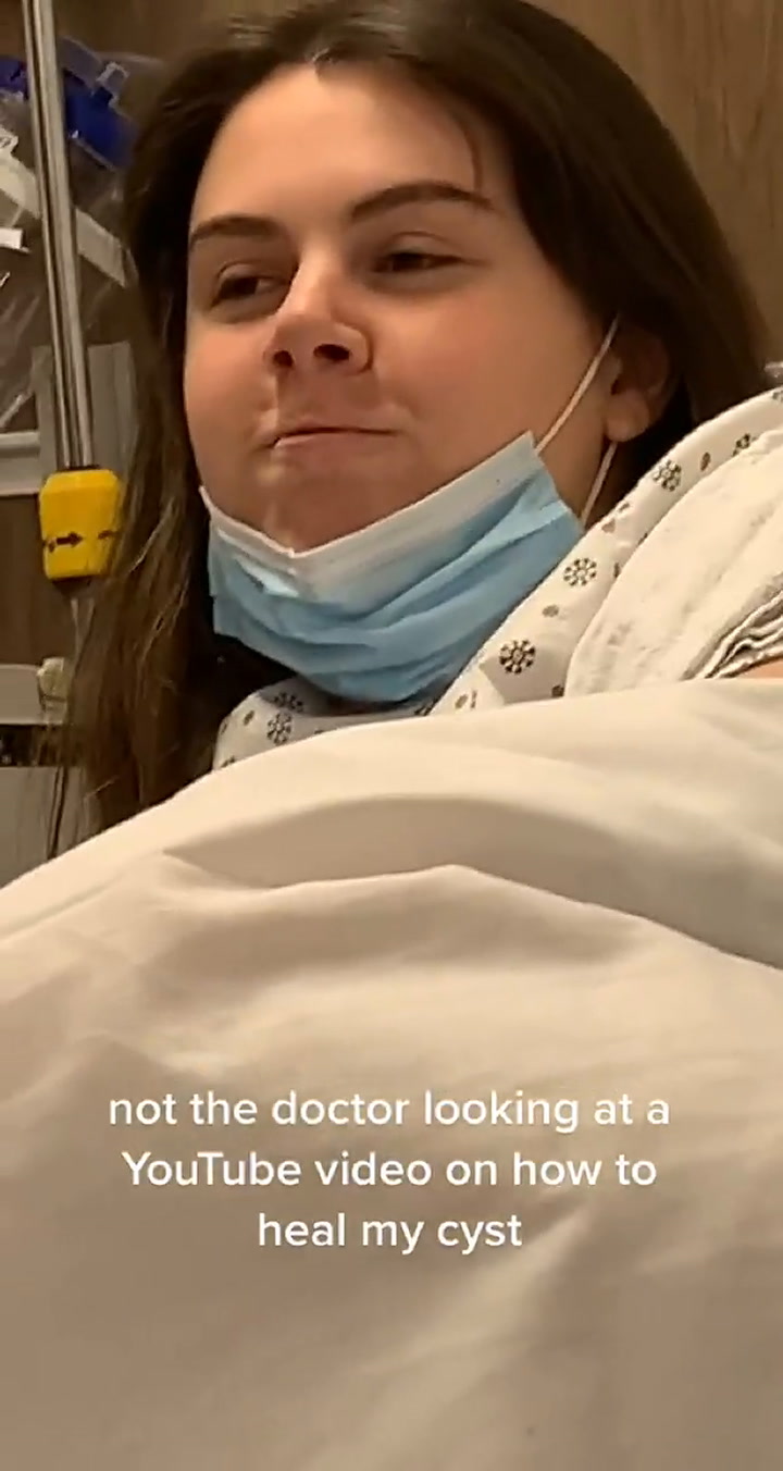 TikToker descubre que la médica está mirando un tutorial en YouTube antes de operarla