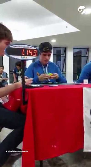 Un adolescente de 14 años rompió el récord argentino de armado de cubo mágico en Brasil