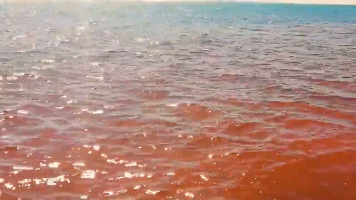 La playa de sangre ubicada en Irán atrae a miles de turistas todos los años