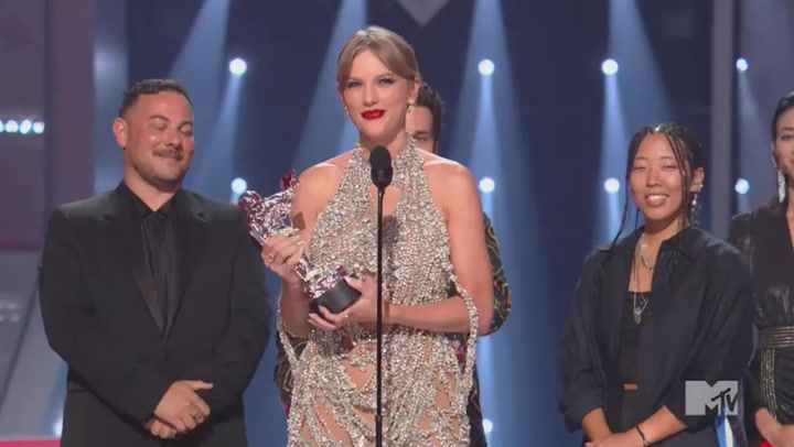 Taylor Swift announces new album onstage at VMAs