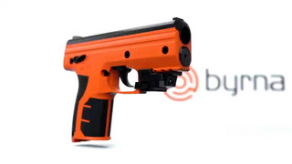 Pistolas Byrna: cómo es el arma no letal que dispara productos químicos