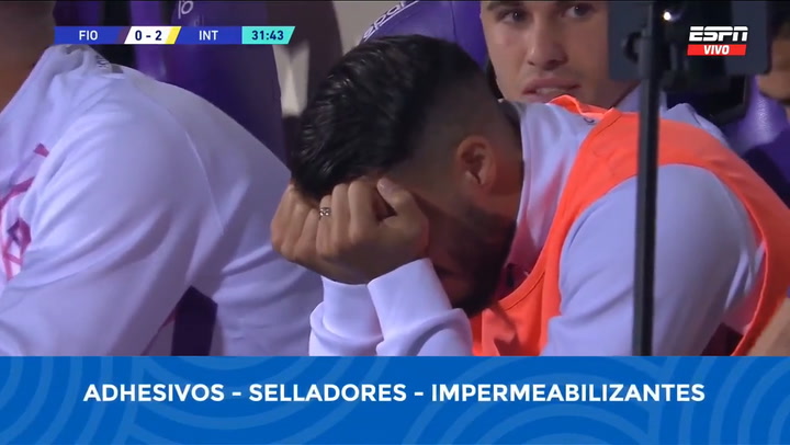 Nico González llorando en el banco por su lesión