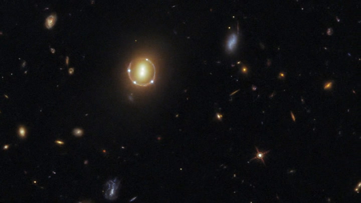 Hubble capta un efecto cósmico de visión quíntuple