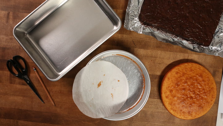 Full Sheet Aluminum Foil Pan Bakes and serves your cake