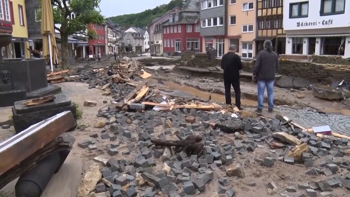 Affected Germans compare floods to WWII 'bomb raid' 