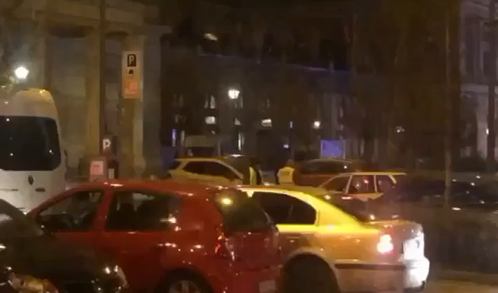 Elszabadult a pokol a Keletiben: civil és security csépelte egymást a parkolóban - videón a őrült csetepaté