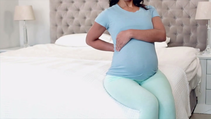 what does it look like when your water breaks when pregnant