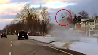 Video: Her fyker sjåføren i lufta
