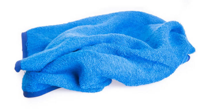 When to Use a Microfiber Cloth Instead of Paper Towels