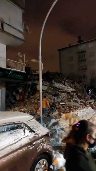Terremoto de 7,8 grados en Turquía produjo derrumbes de edificios