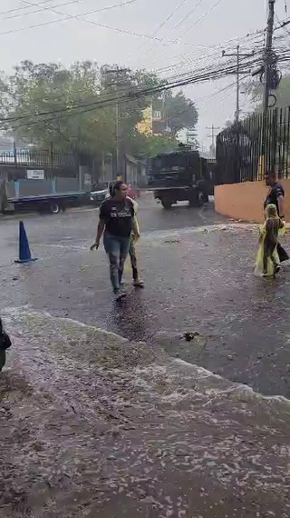 Intensa lluvia cae sobre Tegucigalpa en la previa del clásico
