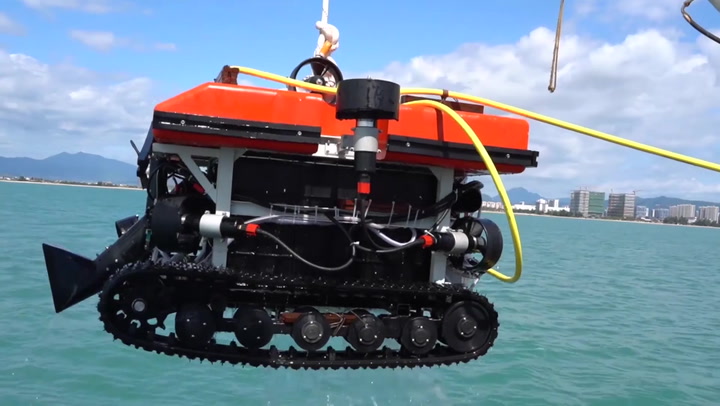 Robot capable of collecting rubbish floating on water and buried in seabed developed