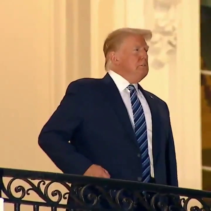 El momento en el que Donald Trump se quitó el tapabocas
