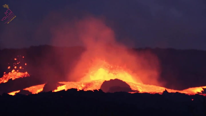 Lava bubbles up from new fissure in La Palma volcano