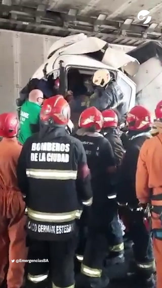 Puerto Madero: Un camión colisionó con otro que había sufrido un desperfecto