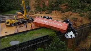 Brasil. Un alud en una autopista deja dos muertos y cerca de treinta desaparecidos