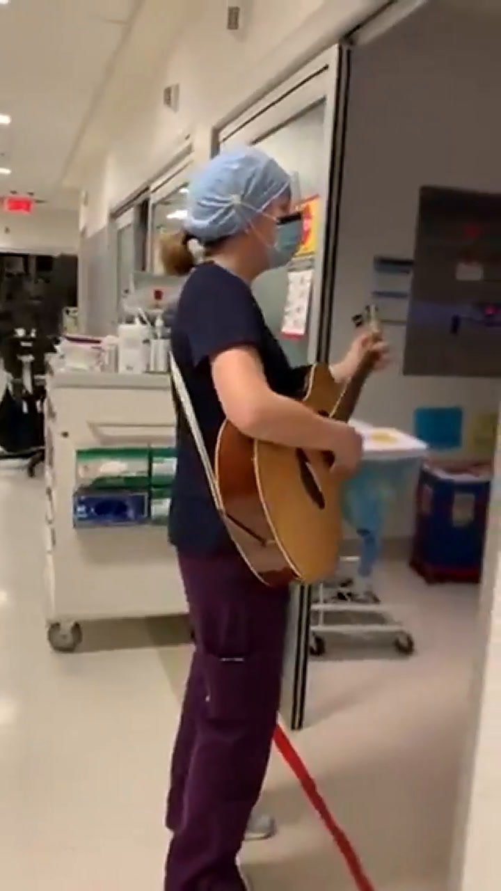 Una enfermera en Canadá les canta a los pacientes de terapia intensiva (Twitter: Ottawa Hospital)