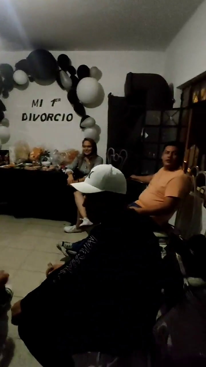 Le organizan una fiesta para celebrar su divorcio