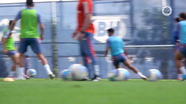 Cruzeiro treina com foco no Atlético-GO