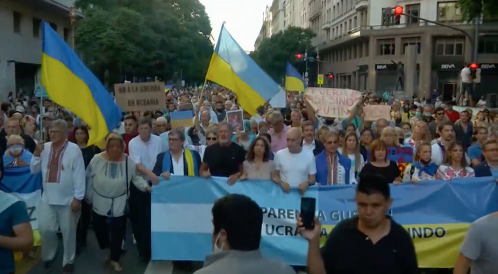Watch live as Ukrainians in Argentina march towards Buenos Aires' Obelisk calling for an end to Russian war