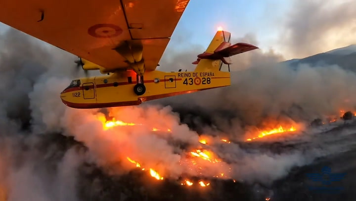 Firefighting planes fly through Tenerife wildfire as blaze burns on island