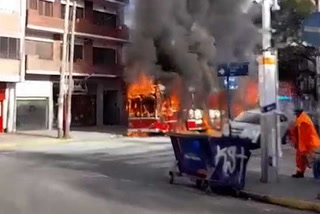 Se incendia un colectivo en Ramos Mejía