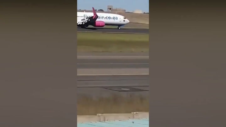 Wheel falls off Boeing 737 during emergency landing