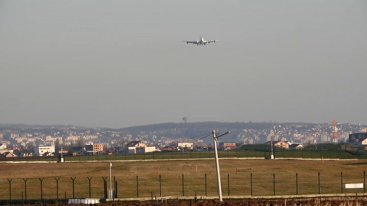 Un aterrizaje del Boeing 747 de Emtrasur en Belgrado (Serbia), en el que se oye la voz del piloto