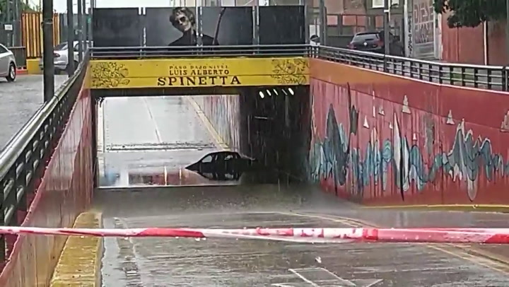 Lluvias e inundación en Avenida Congreso y las vías del Tren Mitre