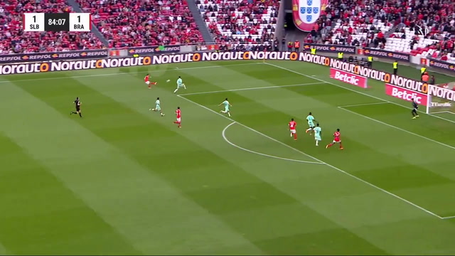 La increíble asistencia de Di María en Benfica