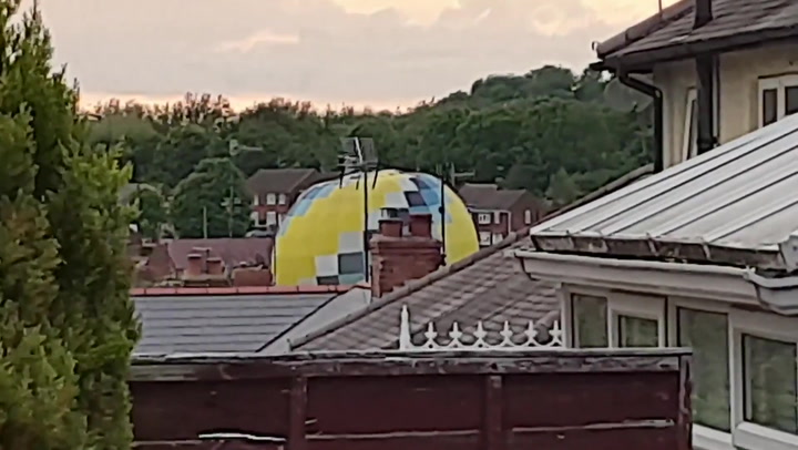 Incredible moment that a hot air balloon misses its target and crashes in a housing estate