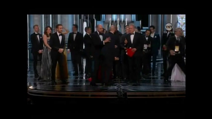 El momento del papelón de la Academia al entregar el Oscar a mejor película a La La Land