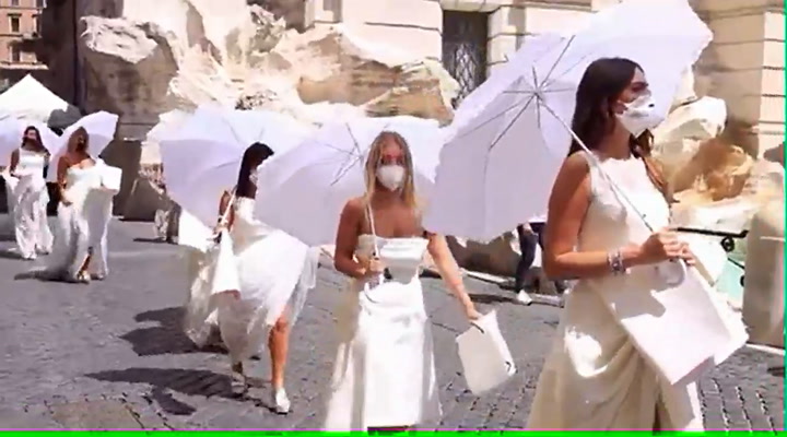 Protesta de novias en Roma para que vuelvan las bodas, suspendidas por el coronavirus
