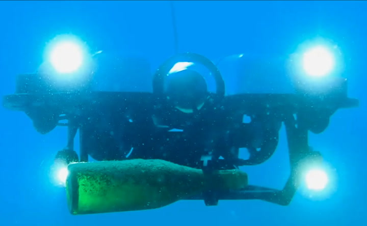 Con ayuda de un robot, limpian las profundidades del lago Tahoe
