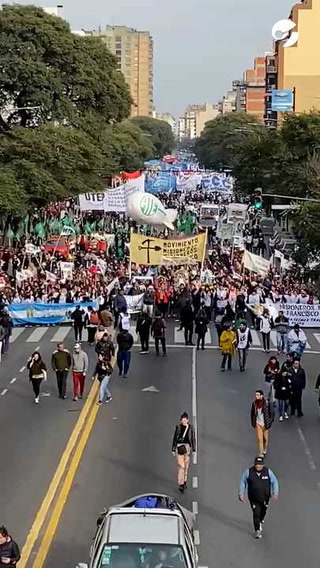 San Cayetano: movimientos sociales marchan en el centro porteño