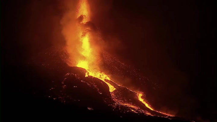 La Palma volcano violently erupts through the night