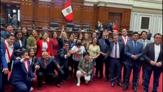Así celebraron en el Congreso de Perú la destitución de Pedro Castillo