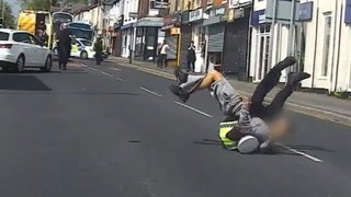 Suspect tackled to ground by police after escaping from ambulance
