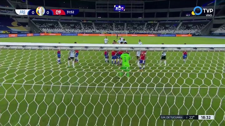 Golazo de Messi de tiro libre para el uno a cero sobre Chile