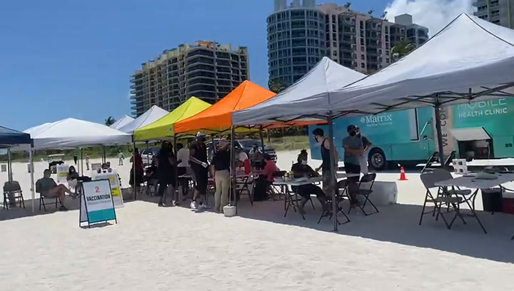 Colas para vacunarse en las playas de Florida