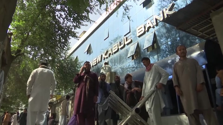 Kabul residents rush to get savings from banks