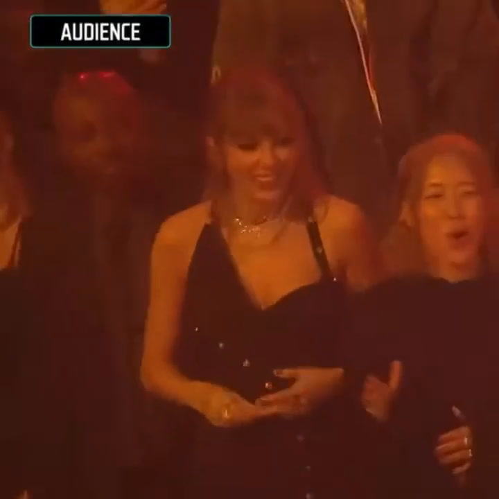 Taylor Swift demostró ser fan de Shakira en los VMA