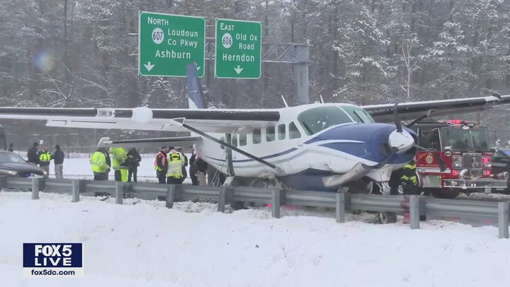 Plane lands on Loudoun County Parkway in Virginia