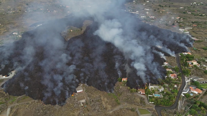 Canary Islands volcano: 'Miracle house' escapes lava flow