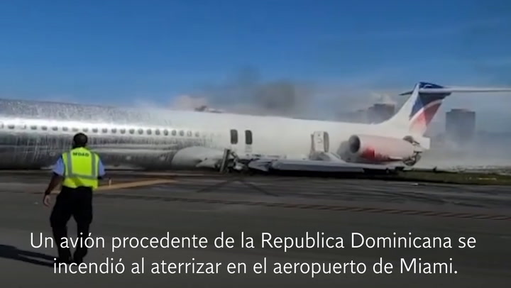 Avión de República Dominicana se enciende en llamas al aterrizar en Miami